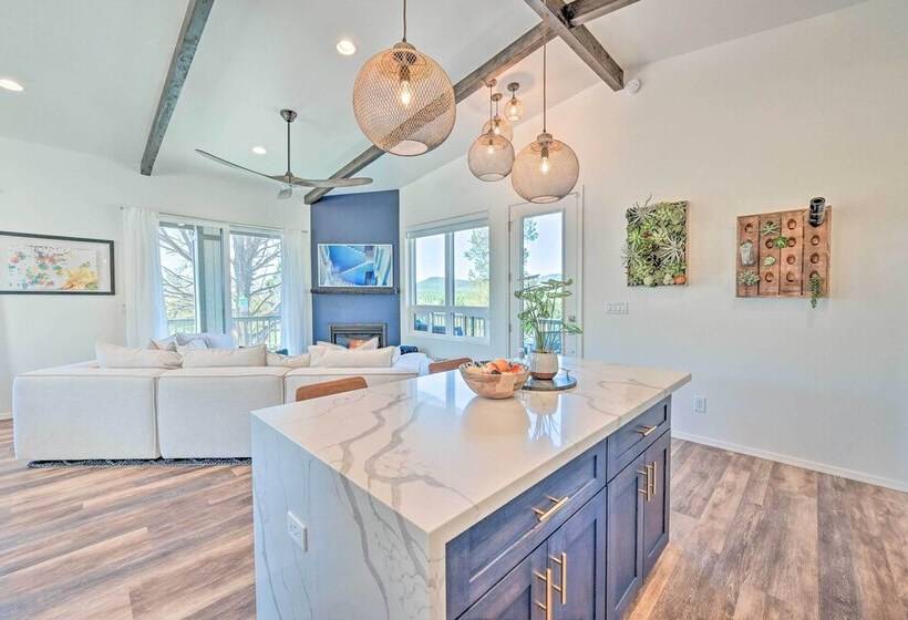 Mtn Views & Gas Fire Pit: Luxe Pine Escape!