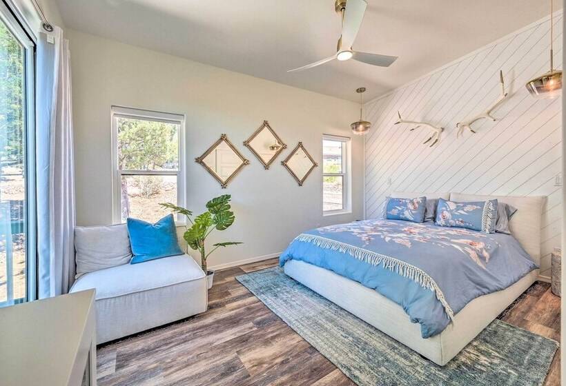 Mtn Views & Gas Fire Pit: Luxe Pine Escape!