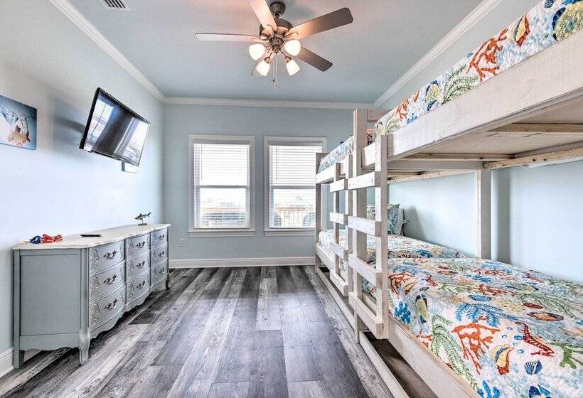 Luxe Stilted Home W/ Kayaks: Walk To Beach