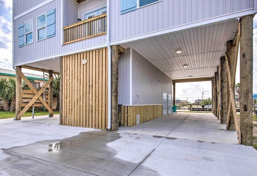 Luxe Stilted Home W/ Kayaks: Walk To Beach