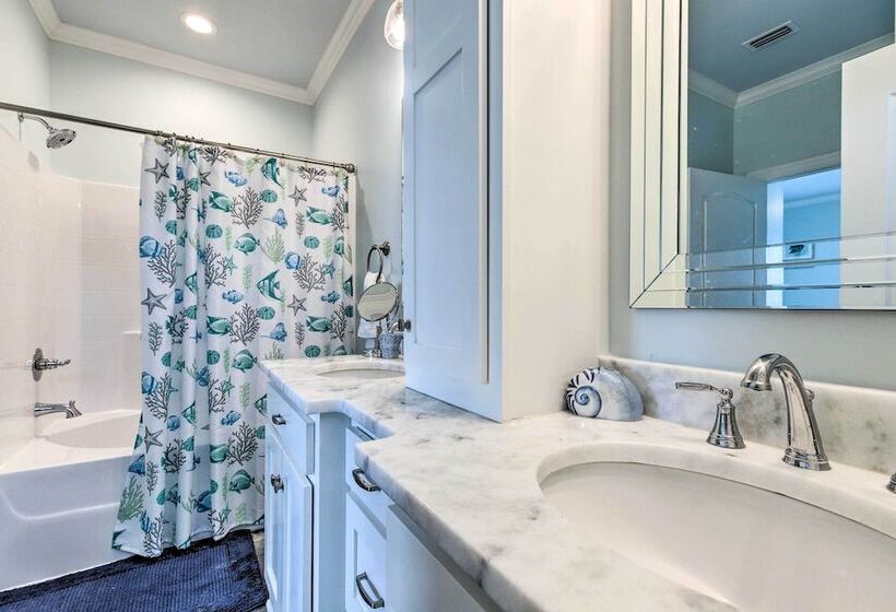 Luxe Stilted Home W/ Kayaks: Walk To Beach