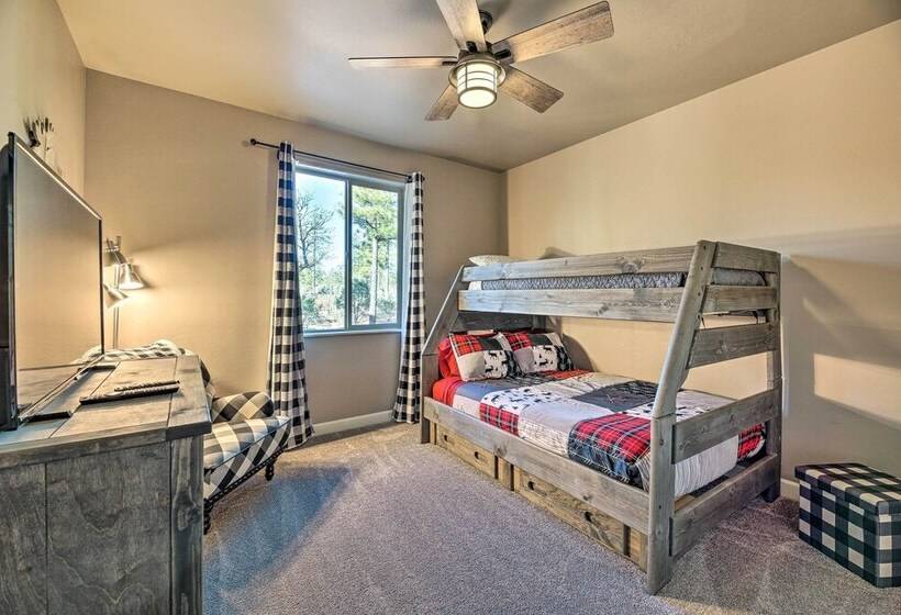 Luxe Cabin W/ Deck & Fenced Yard In Lakeside!