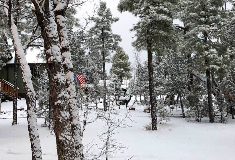 Luxe Cabin W/ Deck & Fenced Yard In Lakeside!