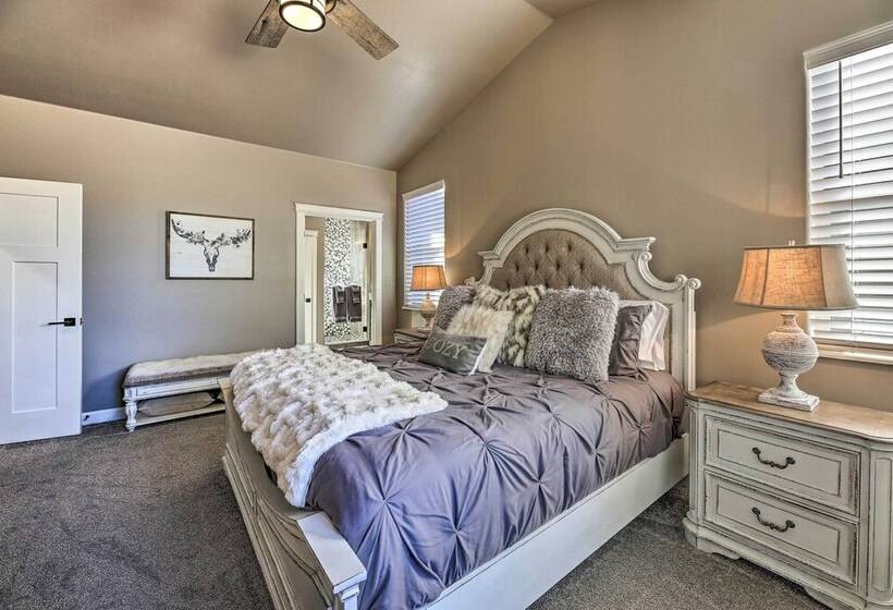 Luxe Cabin W/ Deck & Fenced Yard In Lakeside!