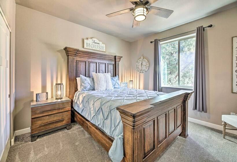 Luxe Cabin W/ Deck & Fenced Yard In Lakeside!