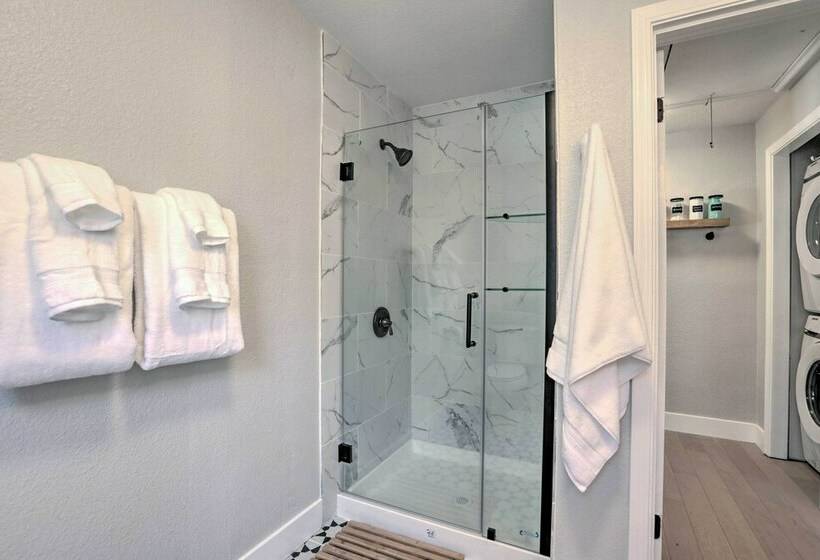 Midtown Reno Oasis W/ Private Hot Tub & Fire Pit