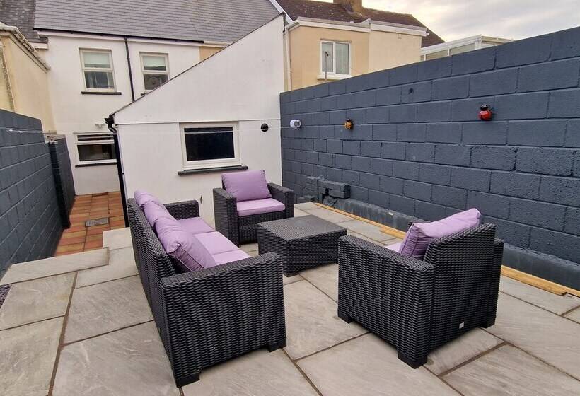 Luxury Sea View Modernised Pembrokeshire Cottage