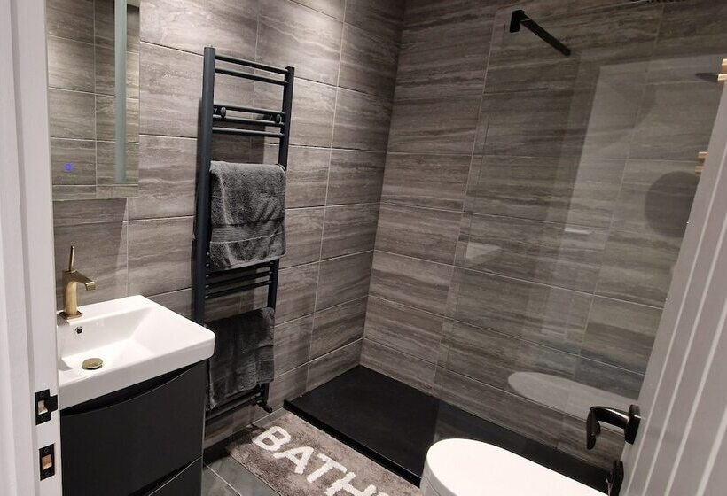 Luxury Sea View Modernised Pembrokeshire Cottage