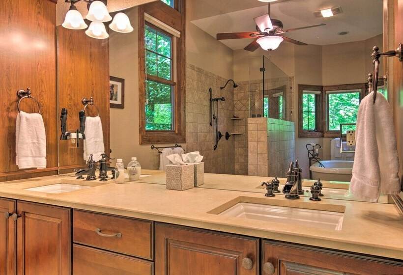 Grand Retreat In Bear Lake Reserve W/ Scenic Decks