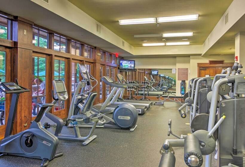 Grand Retreat In Bear Lake Reserve W/ Scenic Decks