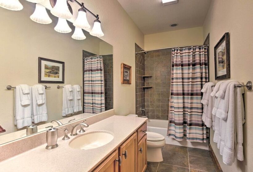 Grand Retreat In Bear Lake Reserve W/ Scenic Decks