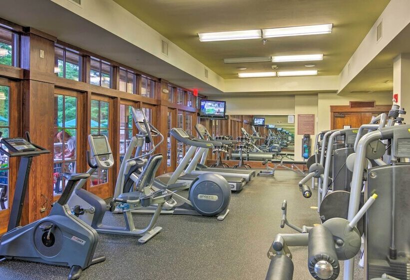 Grand Retreat In Bear Lake Reserve W/ Scenic Decks