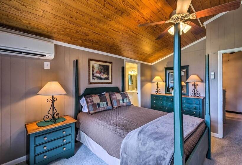 Maggie Valley Gem W/ Blue Ridge Mtn View + Hot Tub