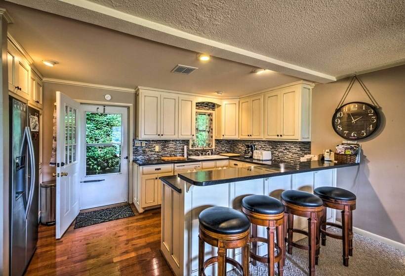 Maggie Valley Gem W/ Blue Ridge Mtn View + Hot Tub