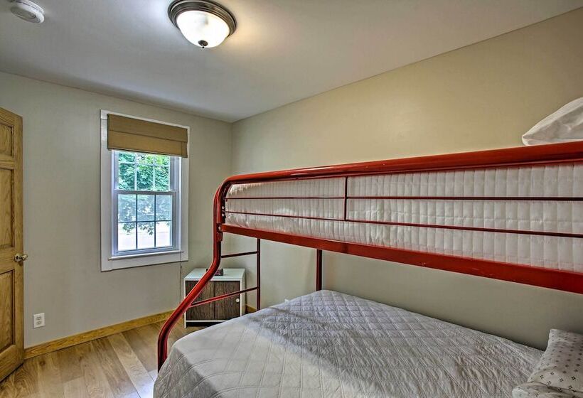 Manistee Home W/ Fire Pit ~ 2 Mi To Beach!