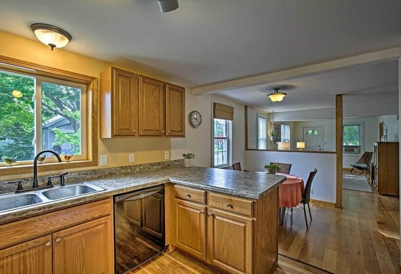 Manistee Home W/ Fire Pit ~ 2 Mi To Beach!