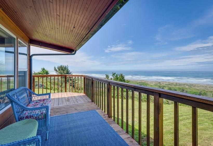 Mckinleyville Getaway W/ Hot Tub & Ocean Views!