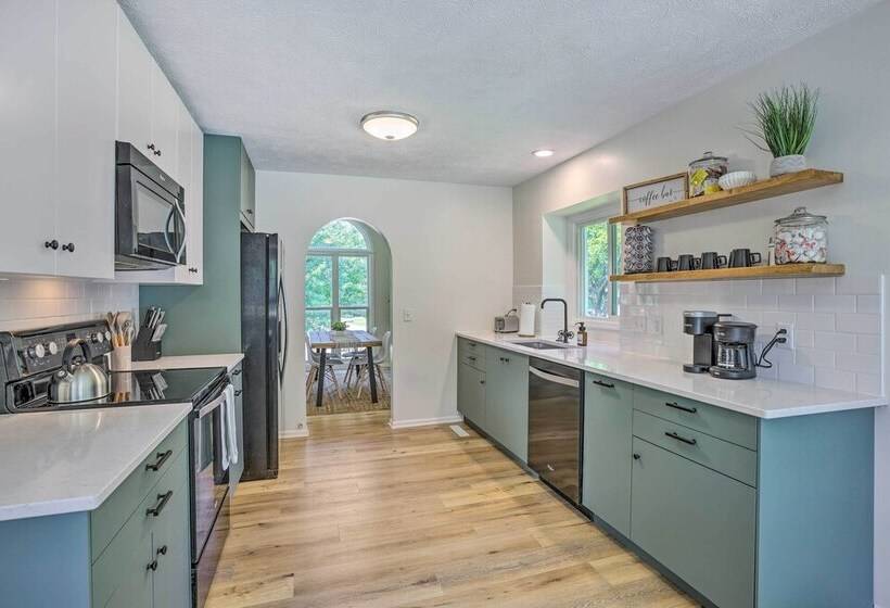 Modern Boho Gem: Yard + 10 Mi To Baxter Arena