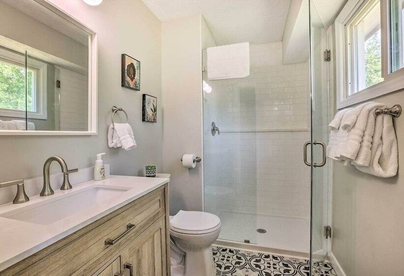 Modern Boho Gem: Yard + 10 Mi To Baxter Arena