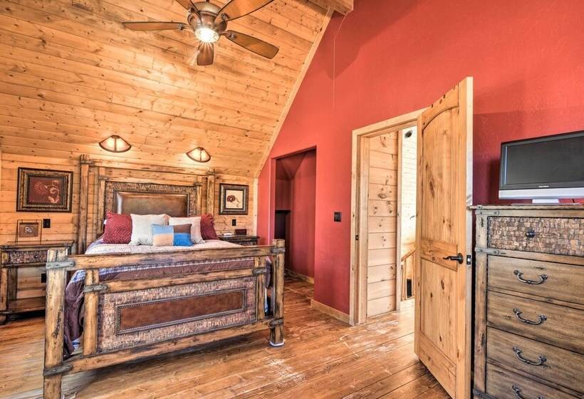 Cozy Family Cabin: Game Room, Near National Parks!