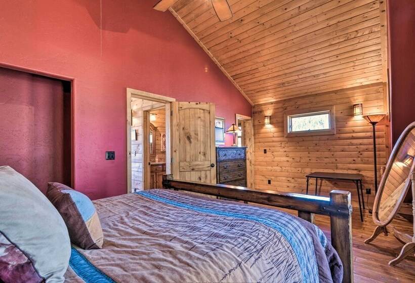 Cozy Family Cabin: Game Room, Near National Parks!
