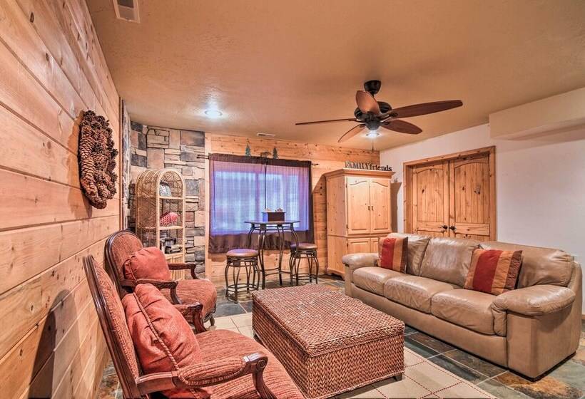 Cozy Family Cabin: Game Room, Near National Parks!
