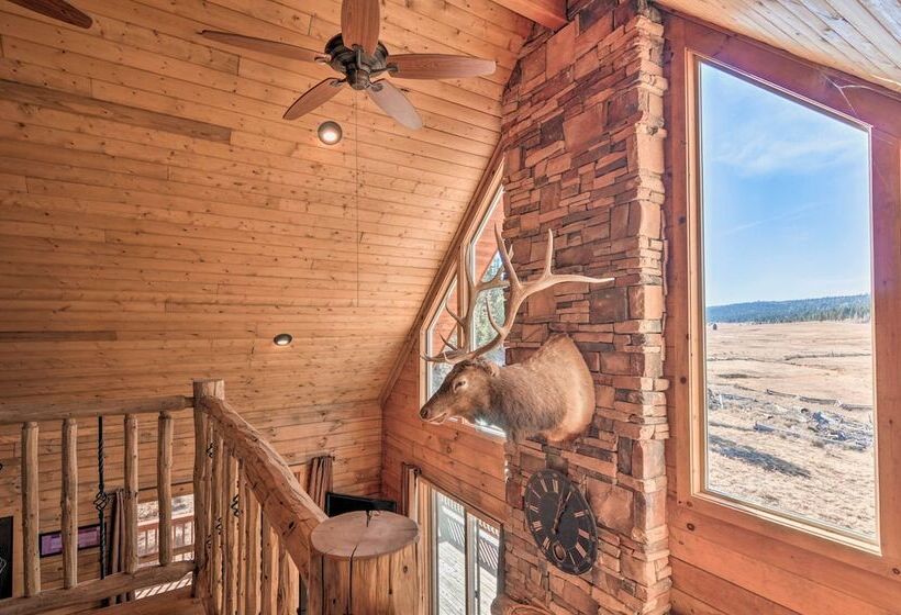 Cozy Family Cabin: Game Room, Near National Parks!