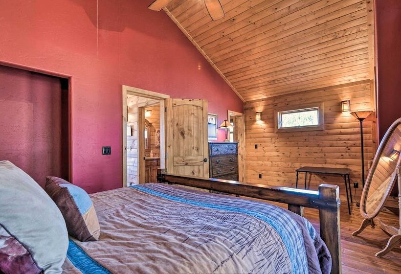 Cozy Family Cabin: Game Room, Near National Parks!