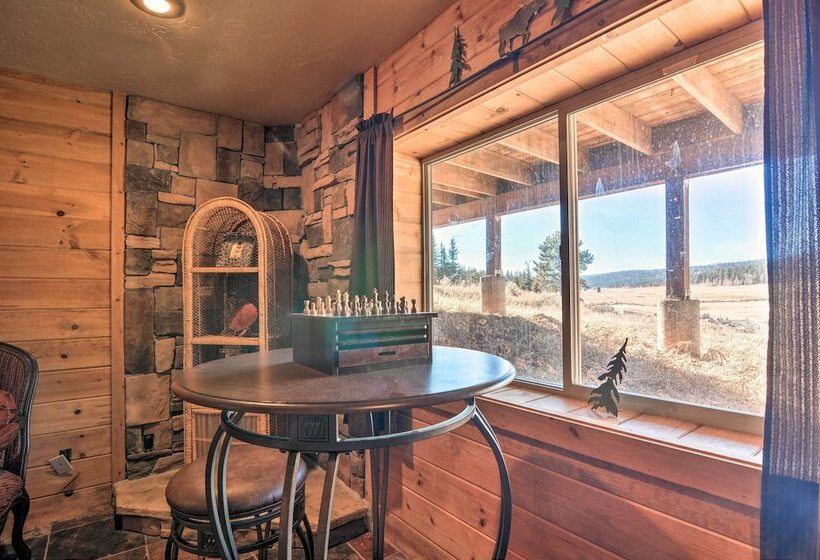 Cozy Family Cabin: Game Room, Near National Parks!