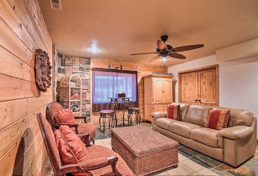 Cozy Family Cabin: Game Room, Near National Parks!