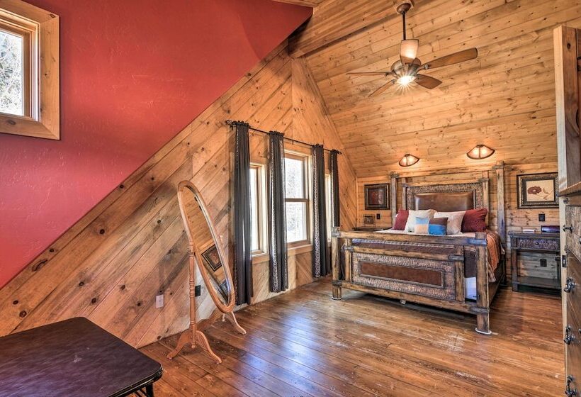Cozy Family Cabin: Game Room, Near National Parks!