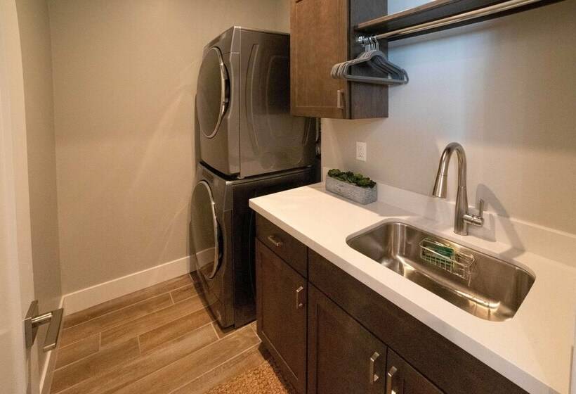 Modern Flagstaff Escape W/ Grill, 3 Mi To Downtown