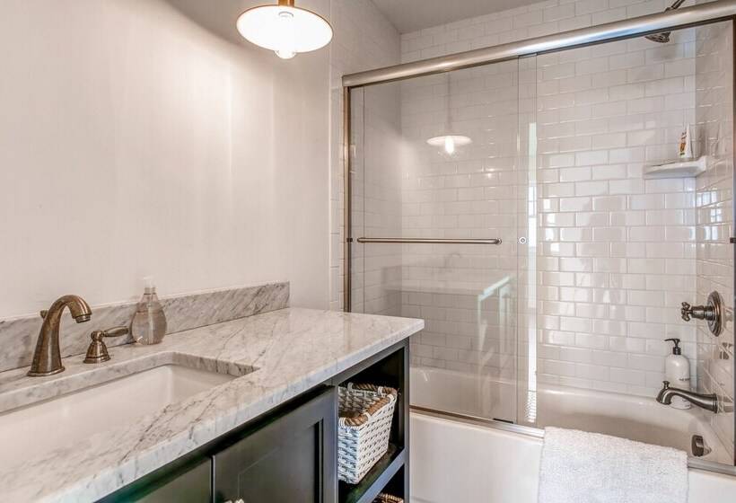 Modern Gearhart Getaway, Walk To Beach & Downtown!