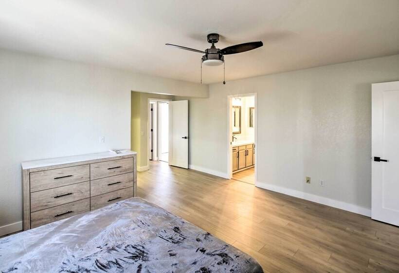 Modern Lake Havasu Retreat: Lake & Mountain Views!