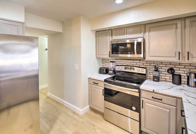 Modern Lake Havasu Retreat: Lake & Mountain Views!