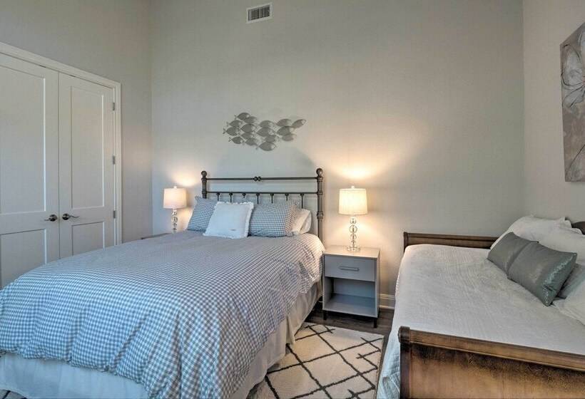 Modern Lake Travis Haven W/ Resort Amenities!