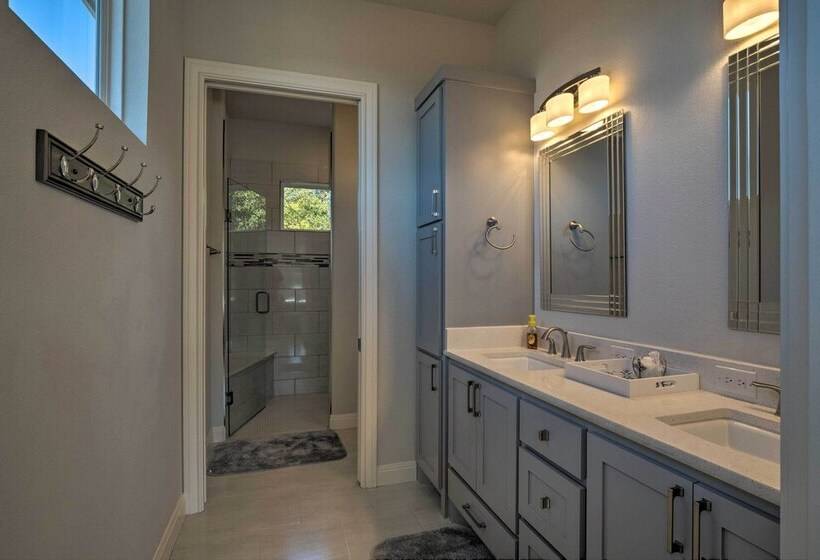 Modern Lake Travis Haven W/ Resort Amenities!