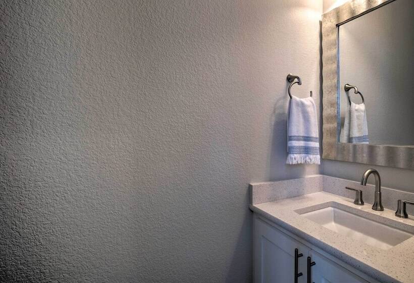 Modern Lake Travis Haven W/ Resort Amenities!