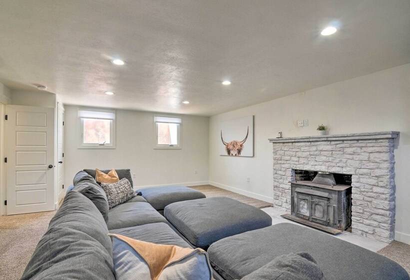 Modern Ranch House W/ Fire Pit & Valley Views