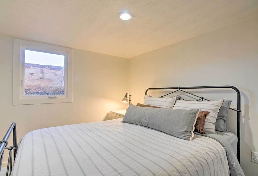 Modern Ranch House W/ Fire Pit & Valley Views