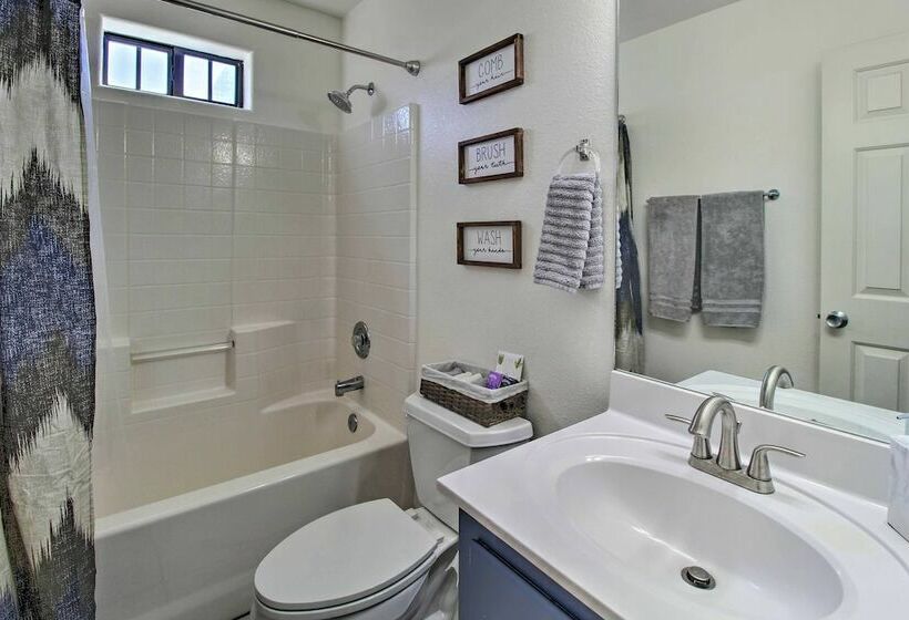 Modern Show Low Retreat W/ Deck & Mtn Views!