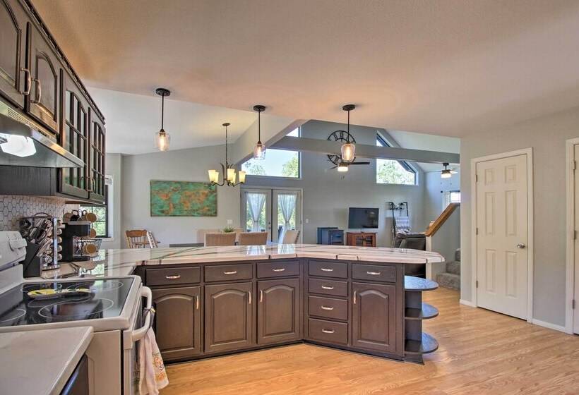 Modern Show Low Retreat W/ Deck & Mtn Views!