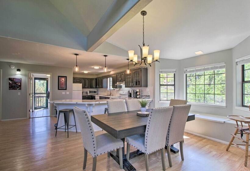 Modern Show Low Retreat W/ Deck & Mtn Views!