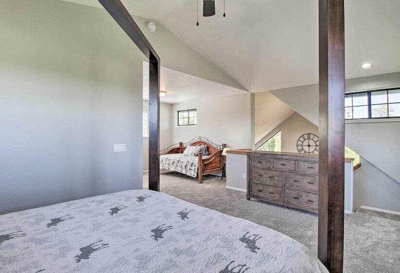 Modern Show Low Retreat W/ Deck & Mtn Views!