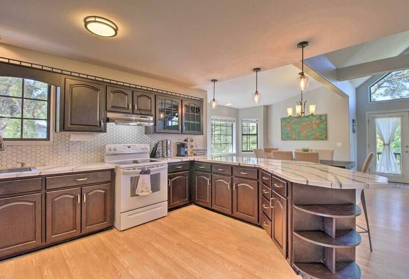 Modern Show Low Retreat W/ Deck & Mtn Views!