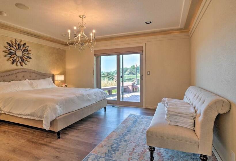 Moses Lake Retreat W/ Salt Water Hot Tub!