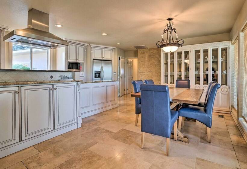 Moses Lake Retreat W/ Salt Water Hot Tub!