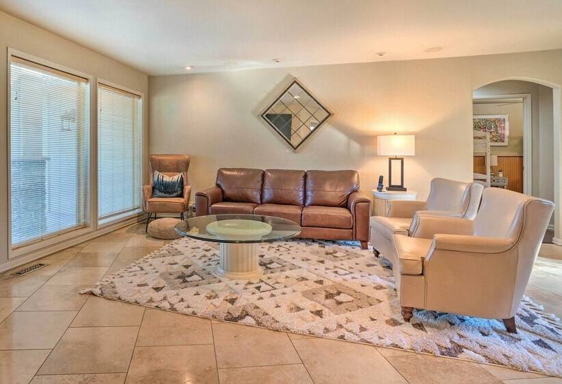 Moses Lake Retreat W/ Salt Water Hot Tub!