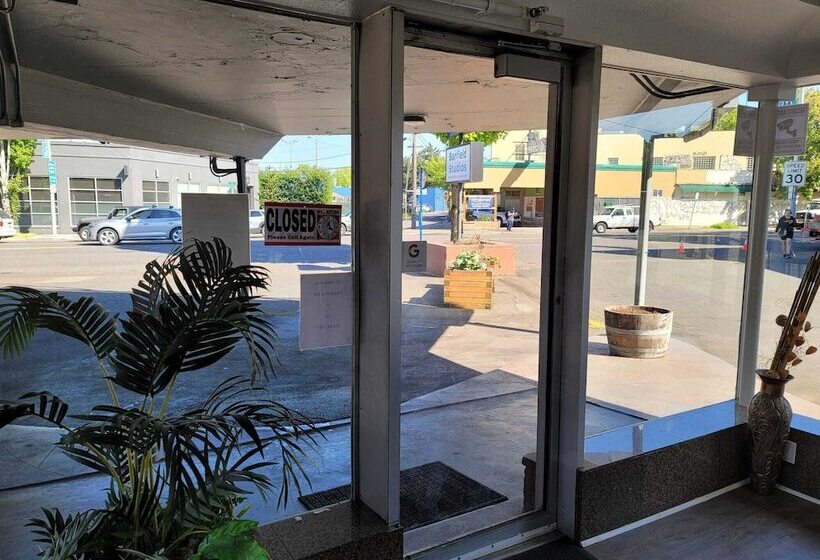 モーテル Banfield Studios