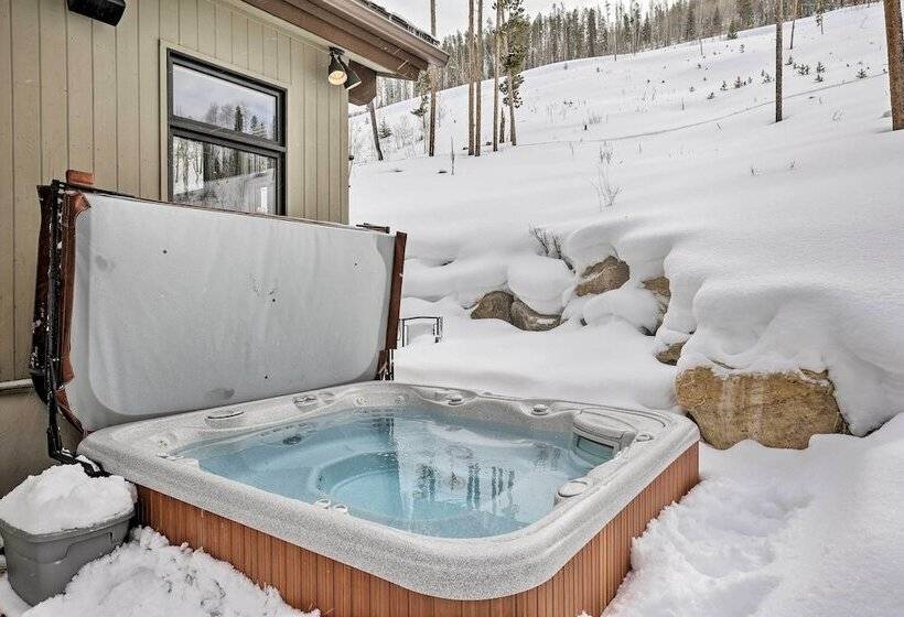 Vail Mountain Retreat W/ Hot Tub & Deck!